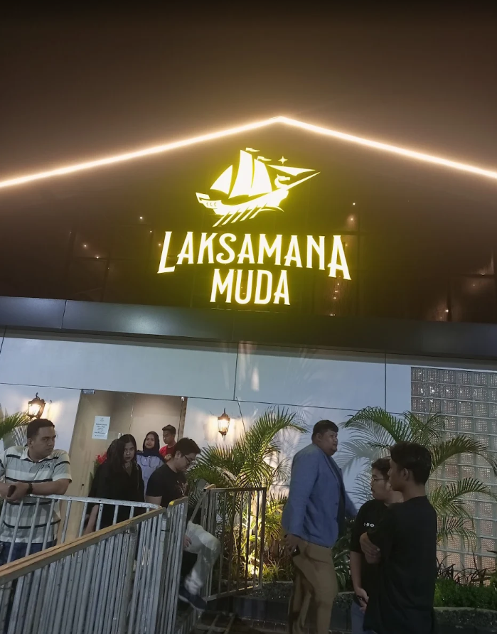 Review by M. Panji Pauzan. P